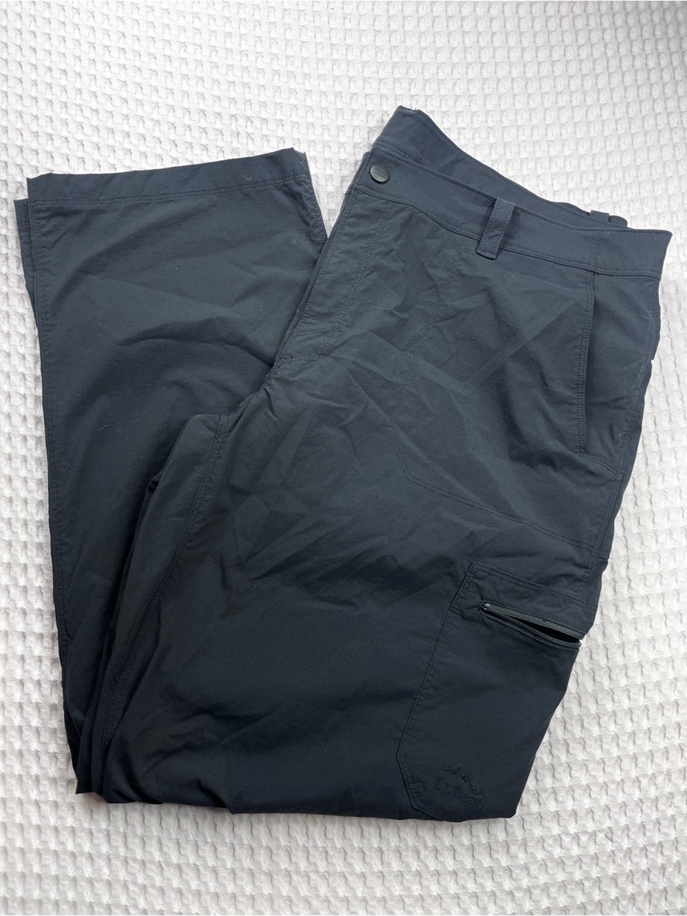 L.L.Bean Men’s 42W x 32 Black Nylon Cargo Pants Hiking Outdoor Utility